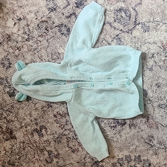 0-3 hoodie and sweater bundle - Picture 2 of 5